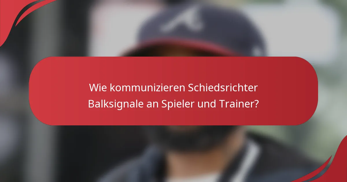 Wie kommunizieren Schiedsrichter Balksignale an Spieler und Trainer?
